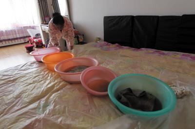 丰城楼上漏水，住户失联，小区没物管，业主维权难！律师来支招……